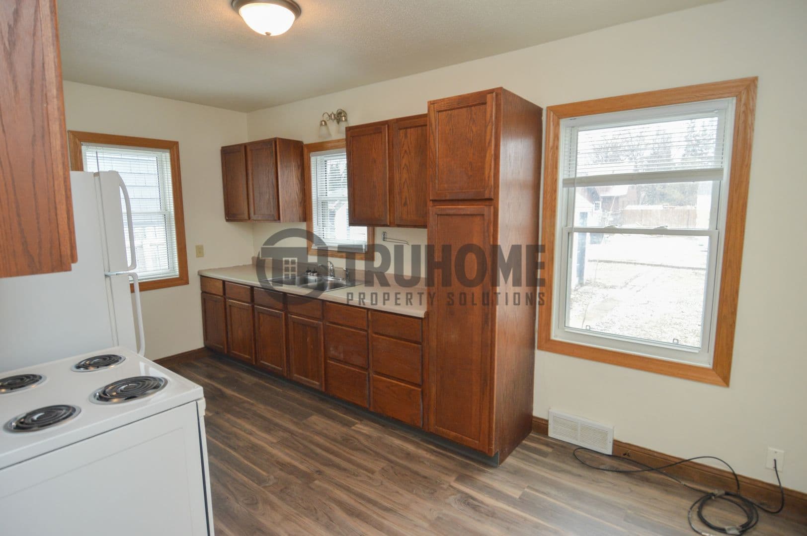 Grand Forks House: 2305 University Ave