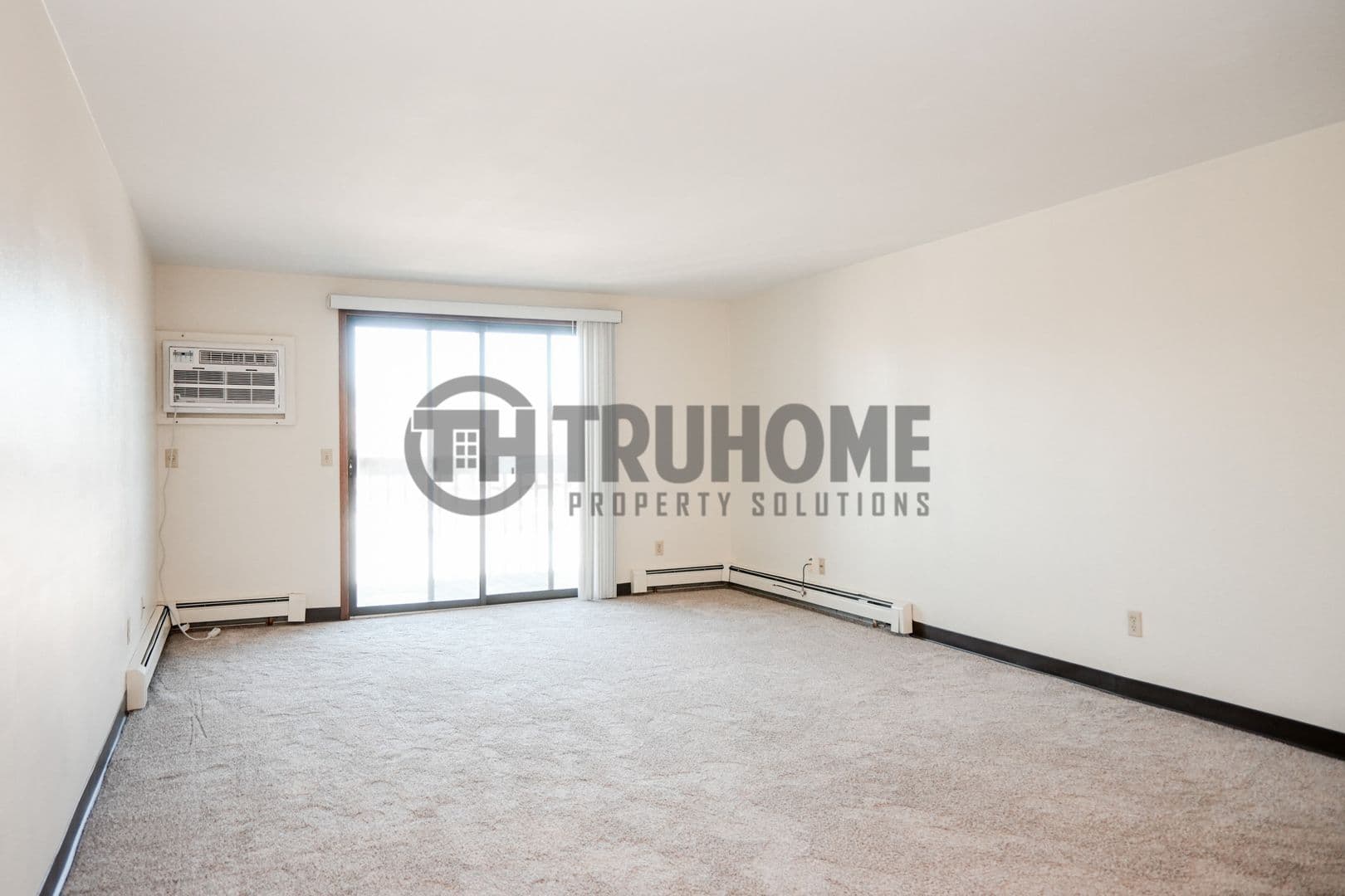 Grand Forks Apartment: 715 North 40th Street