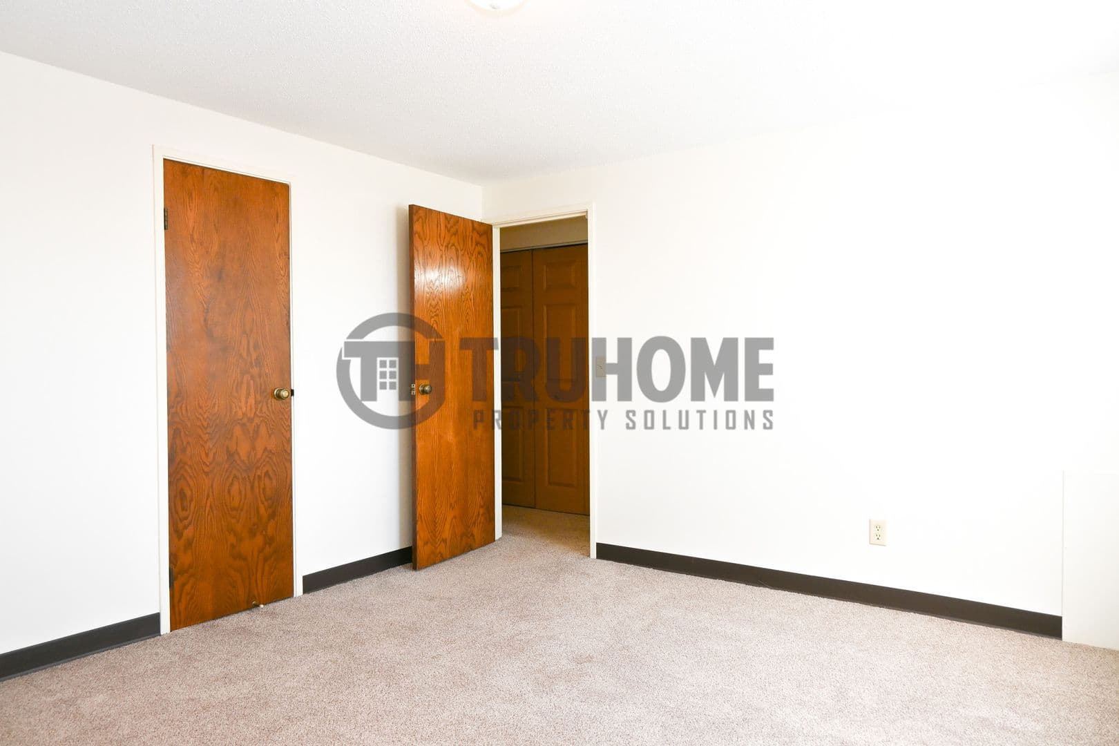 Grand Forks Apartment: 715 North 40th Street