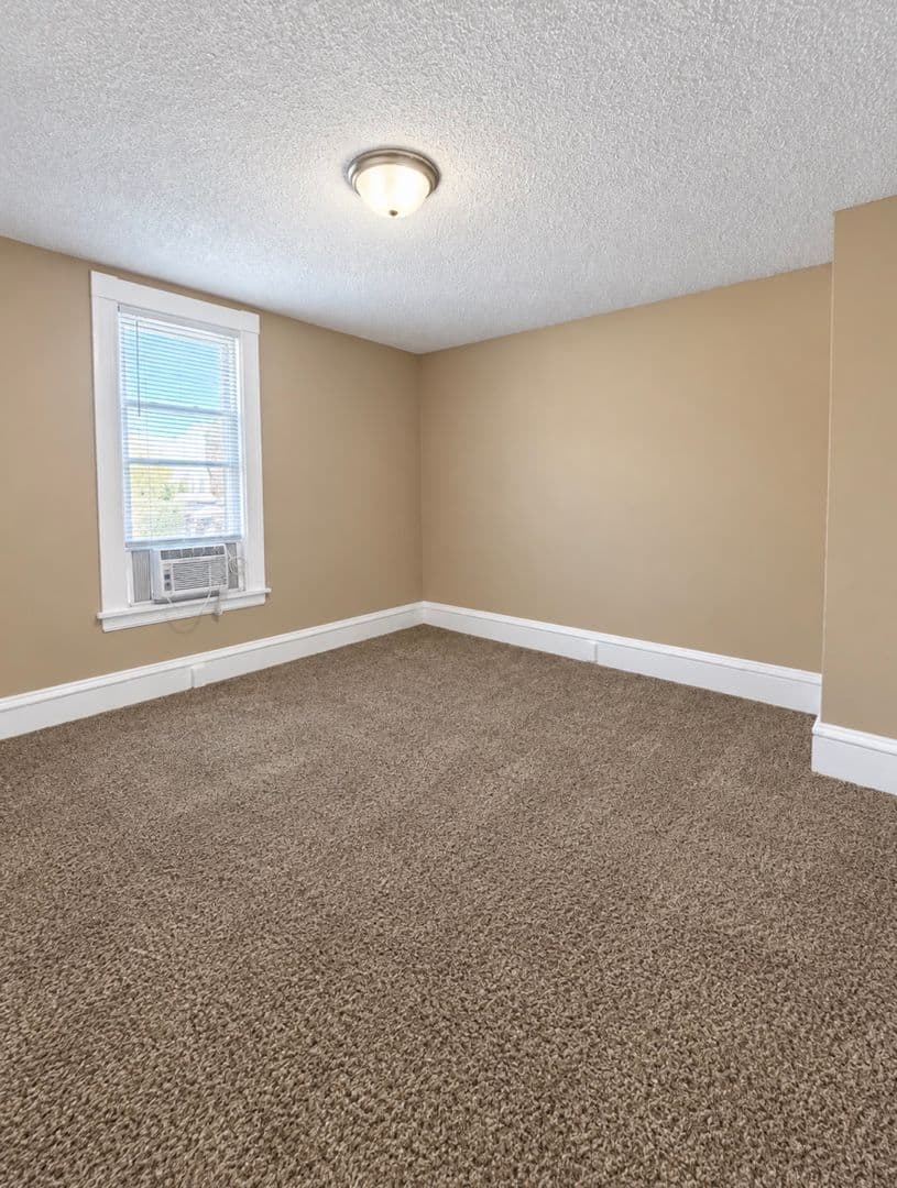 Grand Forks Apartment: 601 Walnut Street/417 6th Ave S