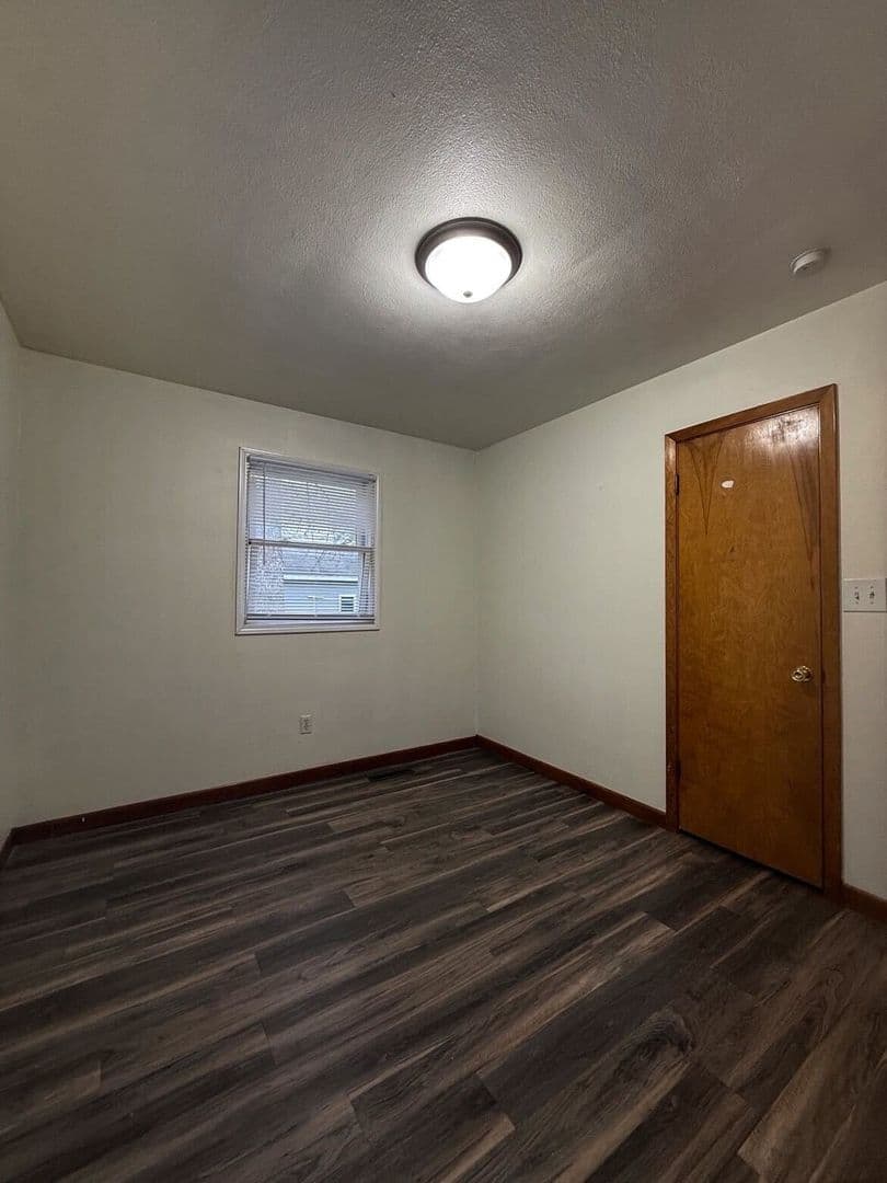 Grand Forks Apartment: 1103/1105 Park Drive