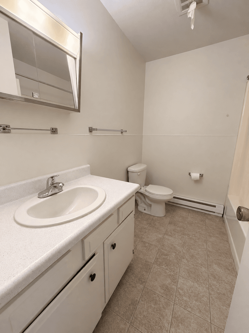 Grand Forks Apartment: 1319 10th Ave S.