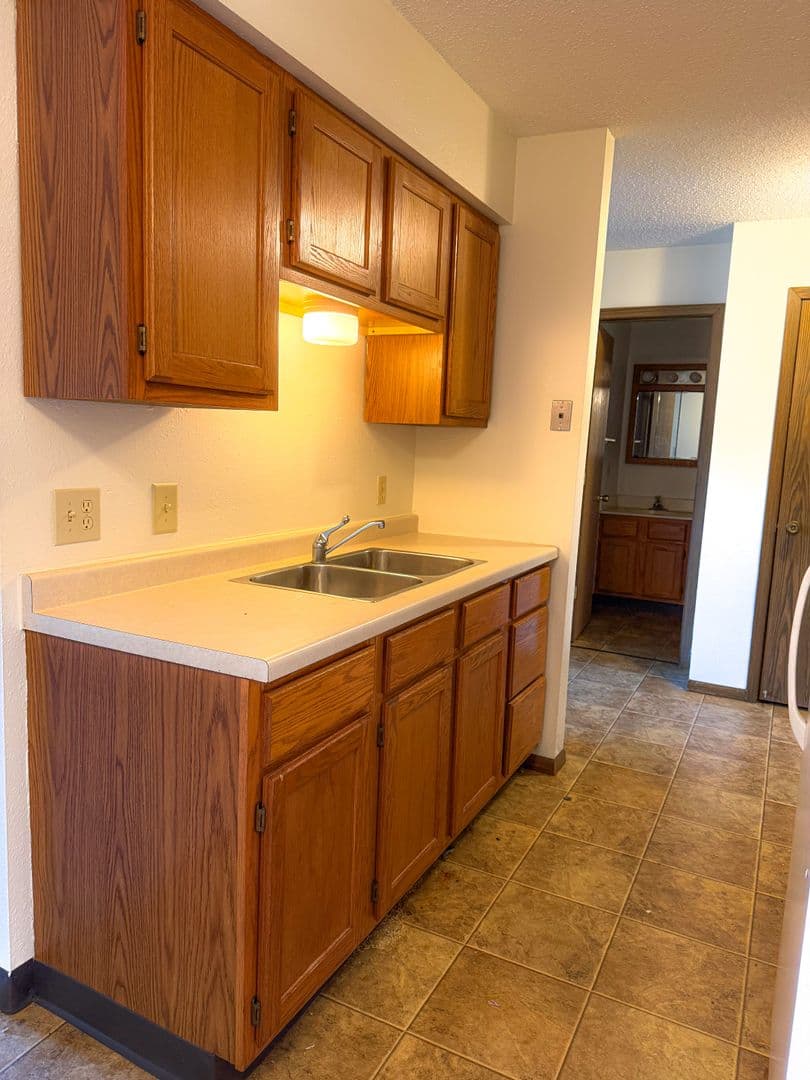East Grand Forks Apartment: 2134 8th Ave NW