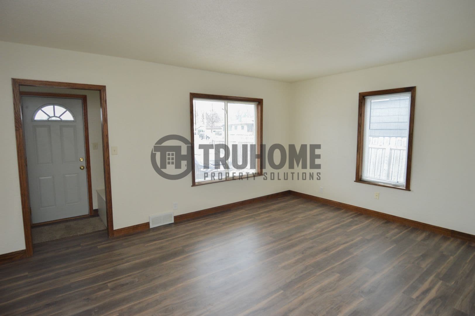 Grand Forks House: 2305 University Ave