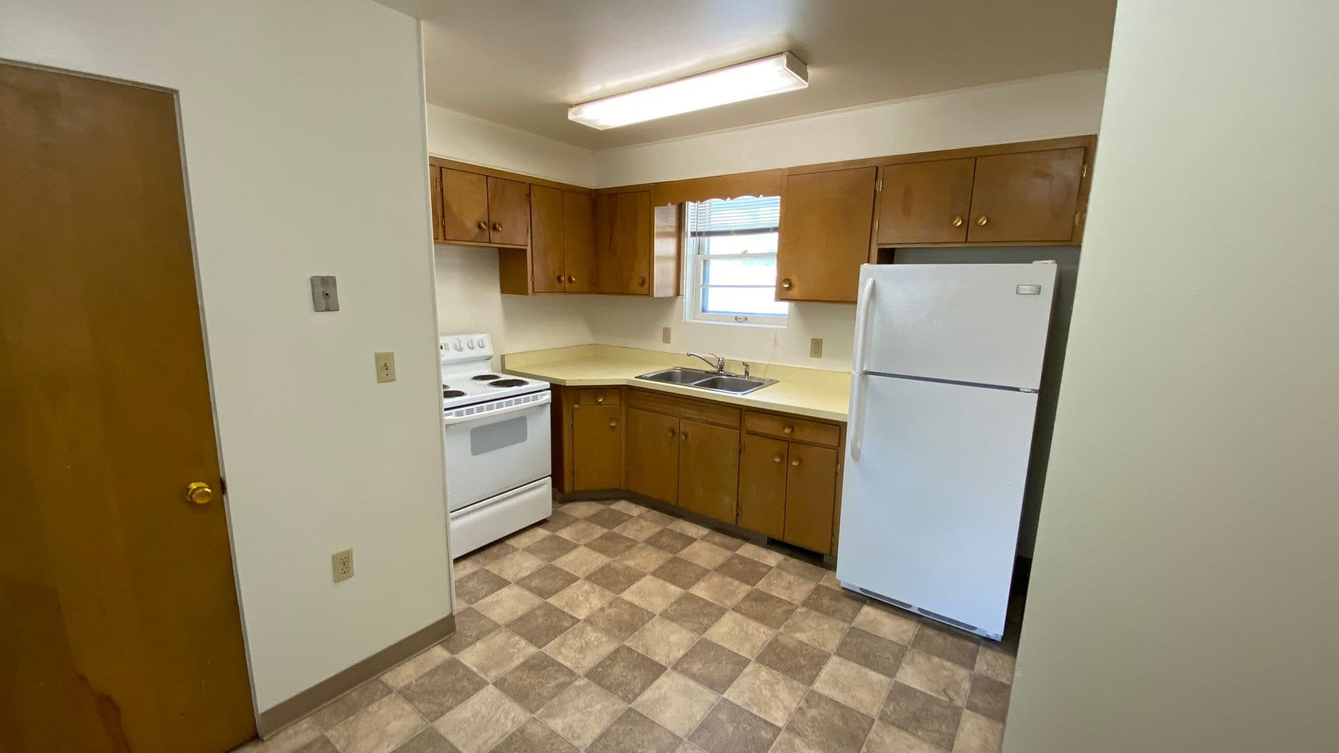 Grand Forks Apartment: 910 S. 12th St.