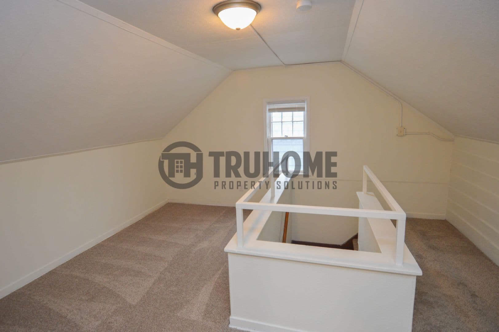 Grand Forks House: 2305 University Ave
