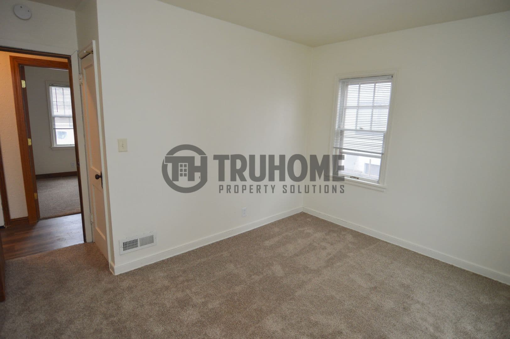 Grand Forks House: 2305 University Ave