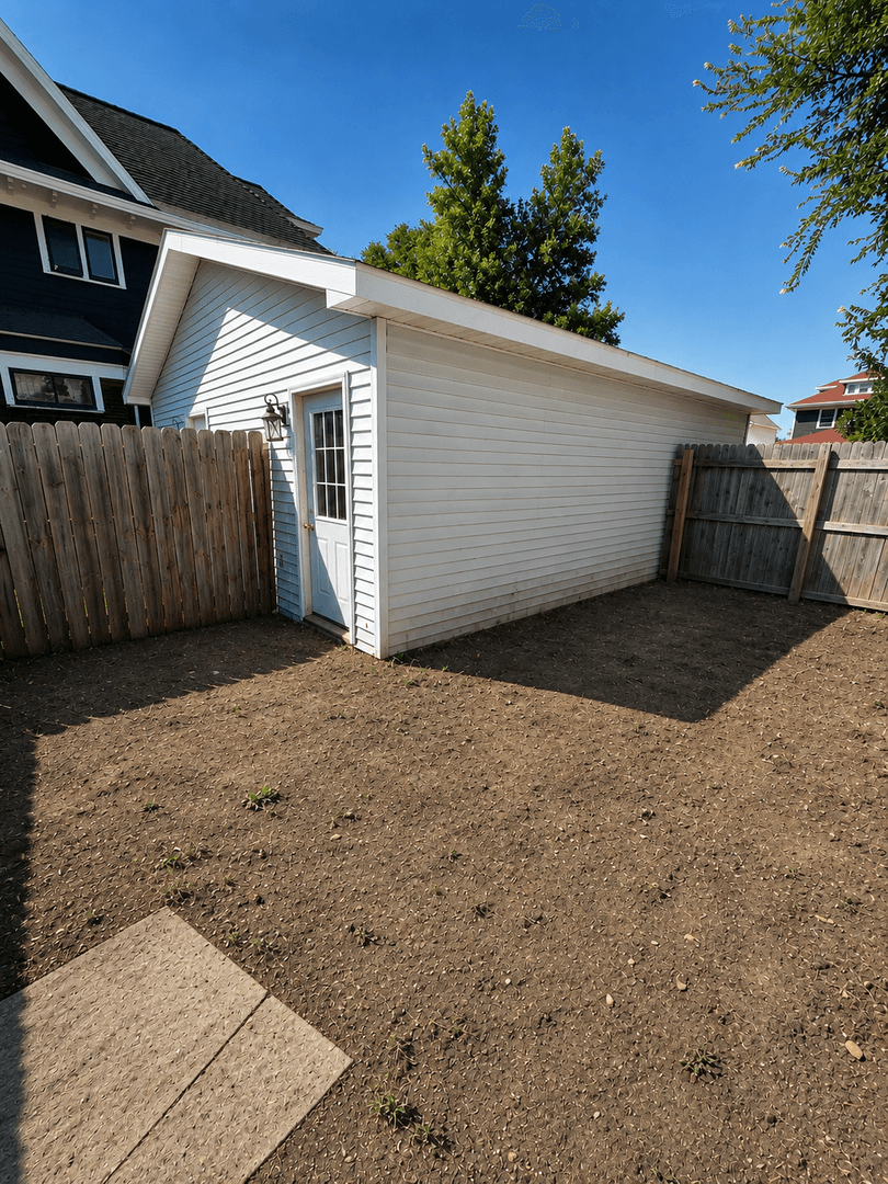 Grand Forks Apartment: 601 Walnut Street/417 6th Ave S