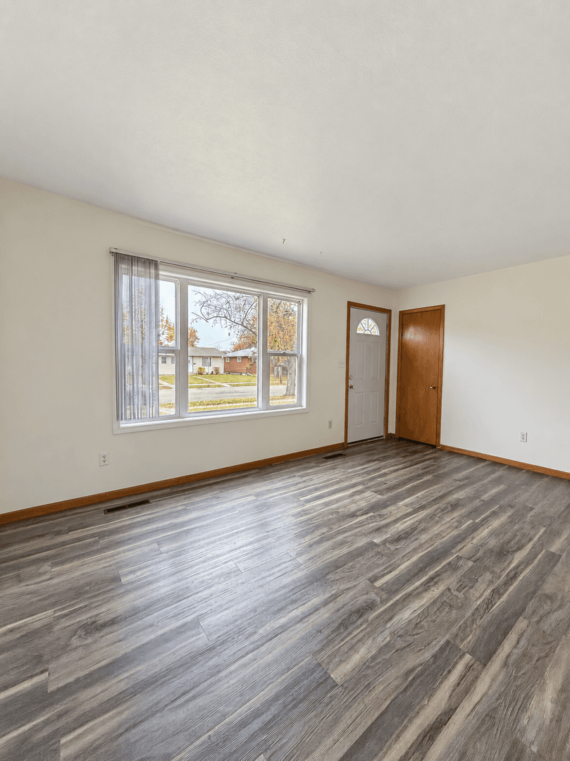 Grand Forks Apartment: 1103/1105 Park Drive