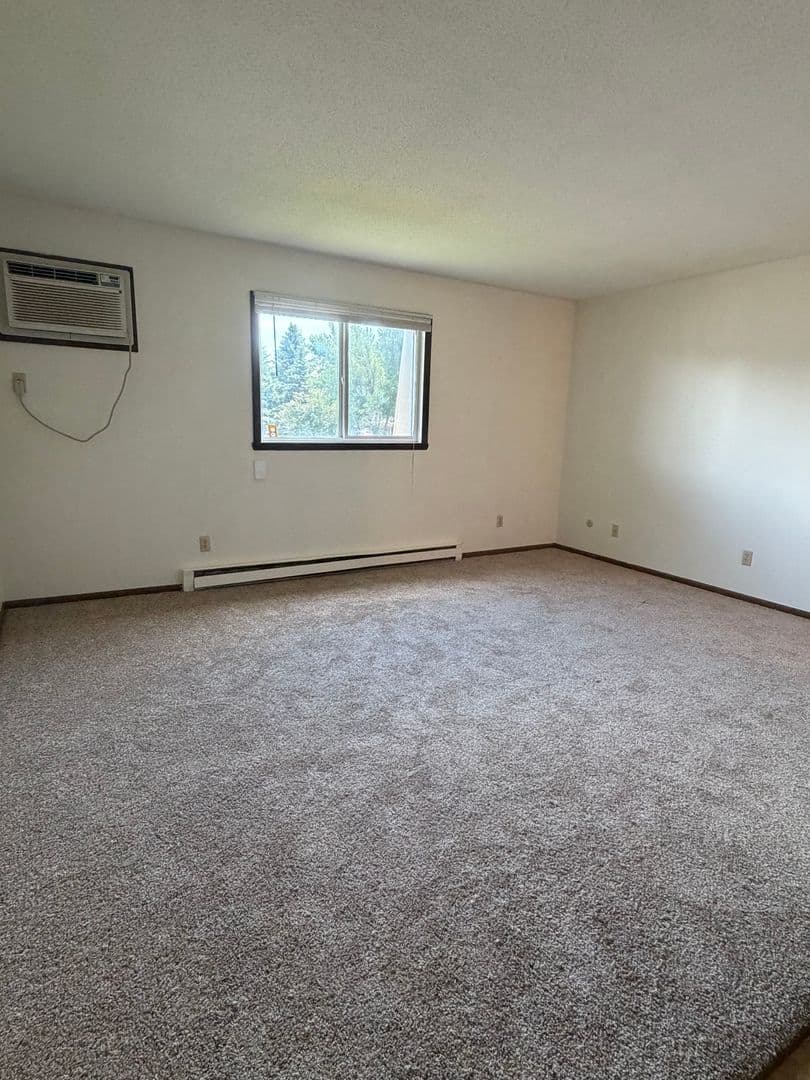 East Grand Forks Apartment: 2134 8th Ave NW