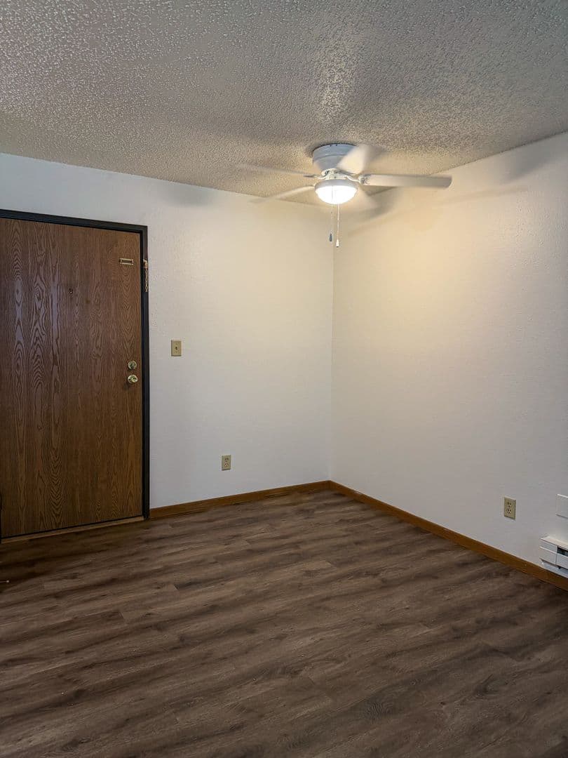 East Grand Forks Apartment: 2144 8th Ave NW