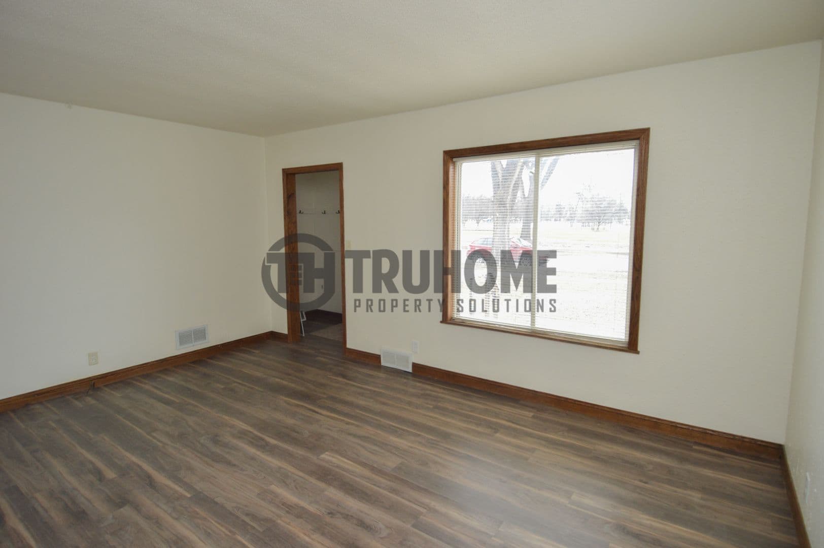 Grand Forks House: 2305 University Ave
