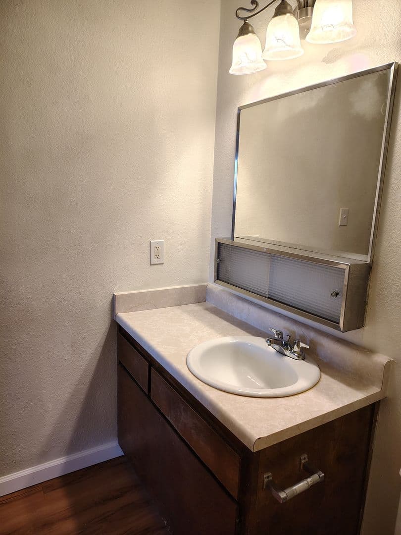 Bakersfield Apartment: 2401 Christmas Tree Ln