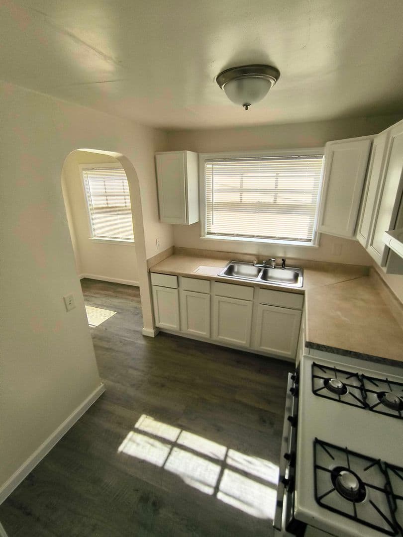 Bakersfield House: 223 Wilson Avenue