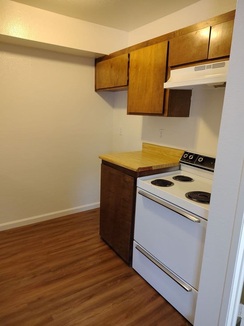Bakersfield Apartment: 2401 Christmas Tree Ln