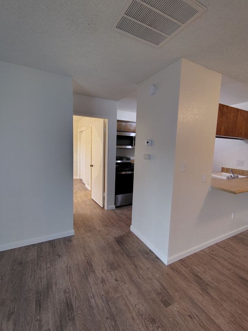 Bakersfield Apartment: 2401 Christmas Tree Ln