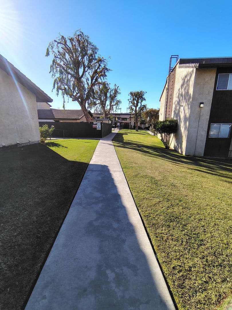 Bakersfield Apartment: 2401 Christmas Tree Ln