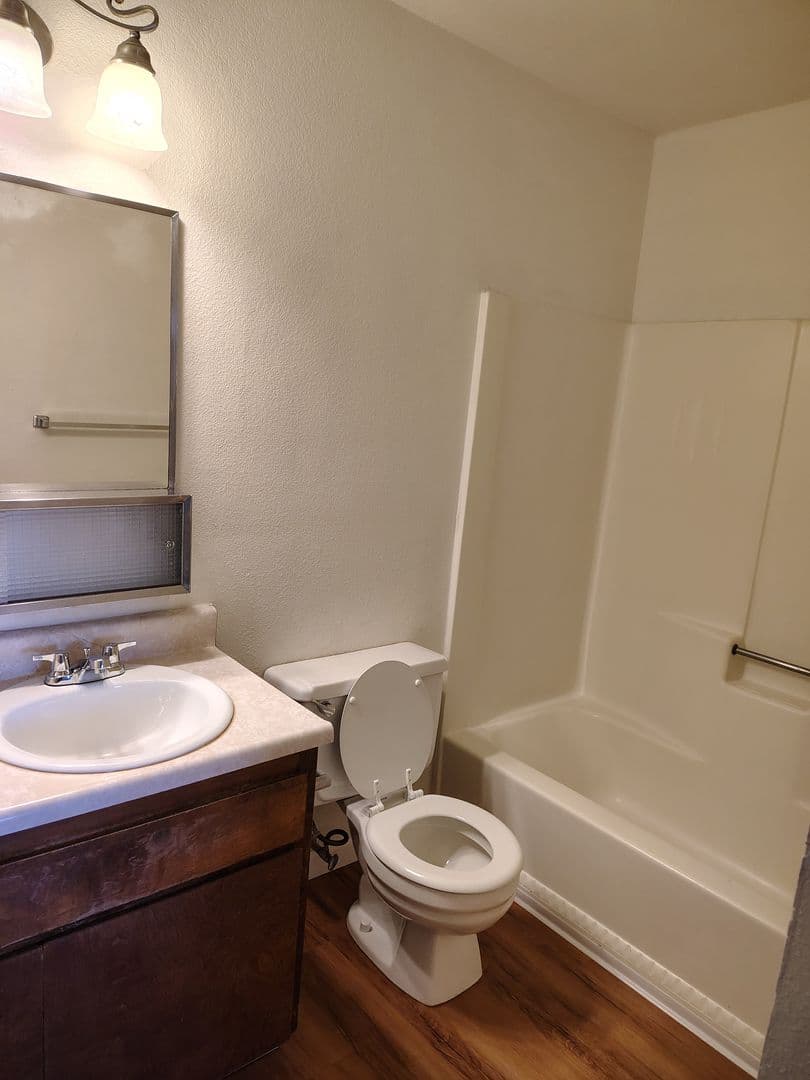 Bakersfield Apartment: 2401 Christmas Tree Ln