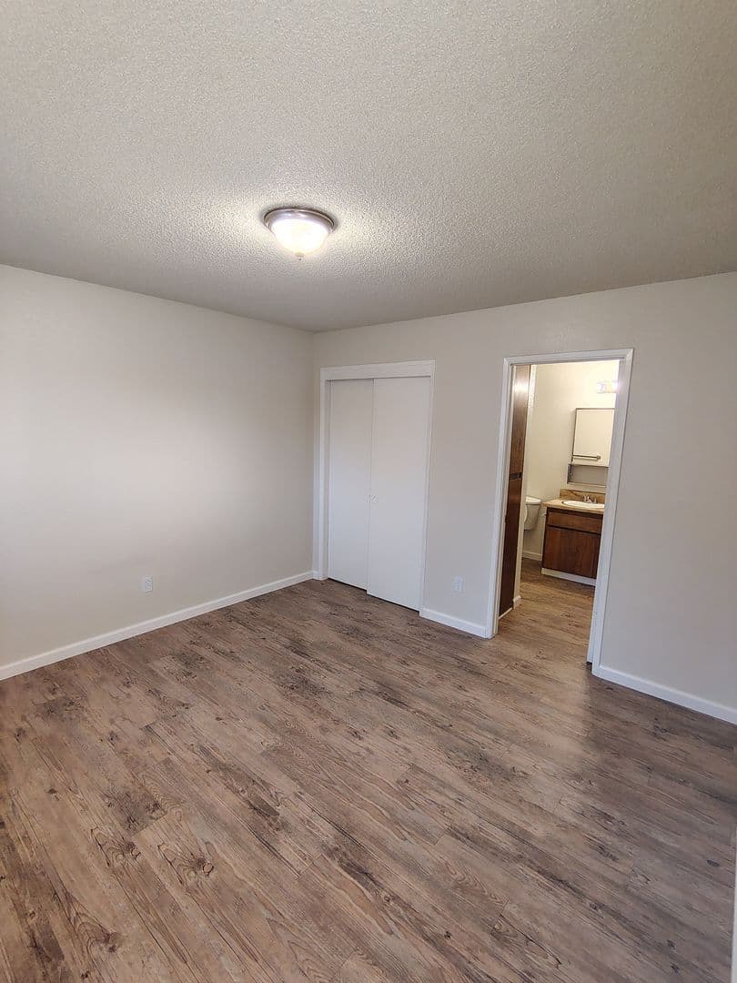 Bakersfield Apartment: 2401 Christmas Tree Ln