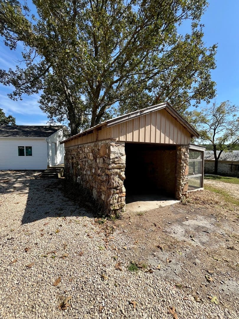Sullivan House: 82 Koppelmann Lane