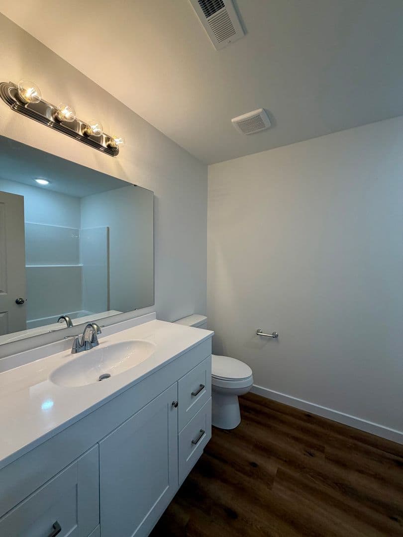 Sullivan Apartment: 211 North and South Road