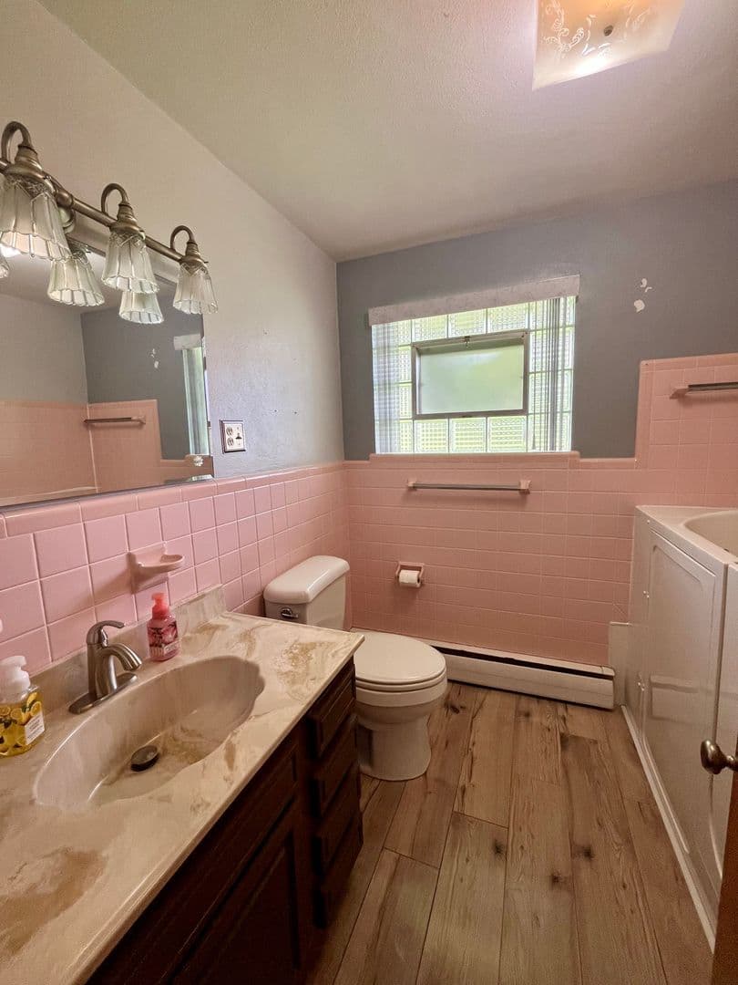 Sullivan Apartment: 1091, 1095 Oregon Street