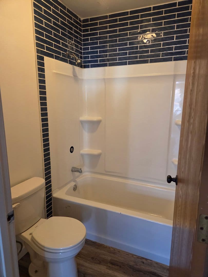 Pacific Apartment: 700 W Union Street
