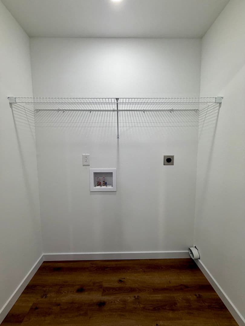 Sullivan Apartment: 211 North and South Road