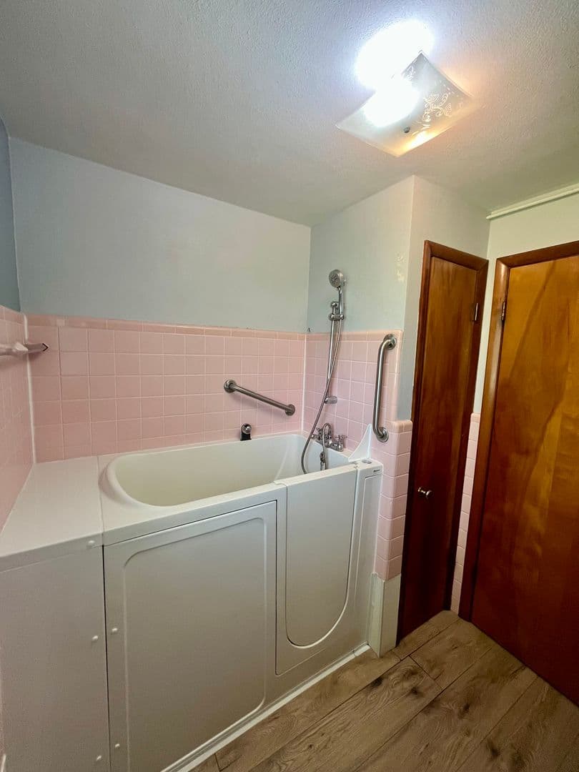 Sullivan Apartment: 1091, 1095 Oregon Street