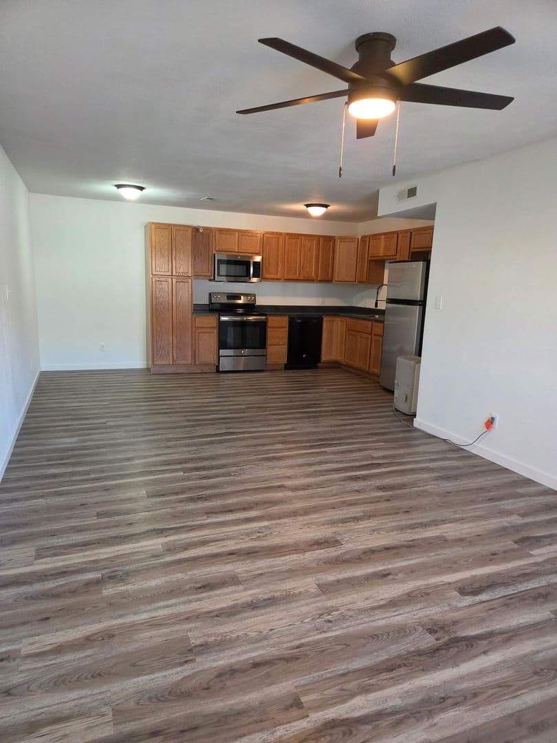 Pacific Apartment: 700 W Union Street