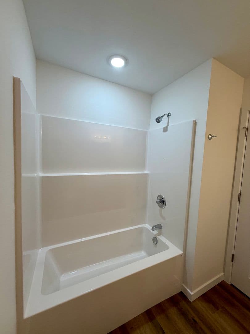 Sullivan Apartment: 211 North and South Road