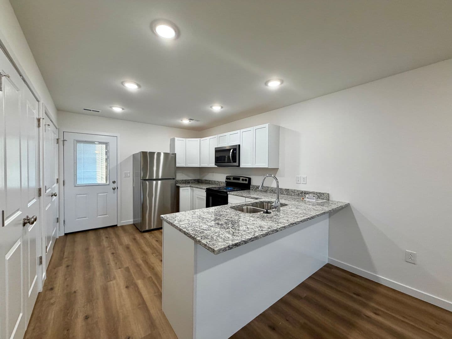 Sullivan Apartment: 211 North and South Road
