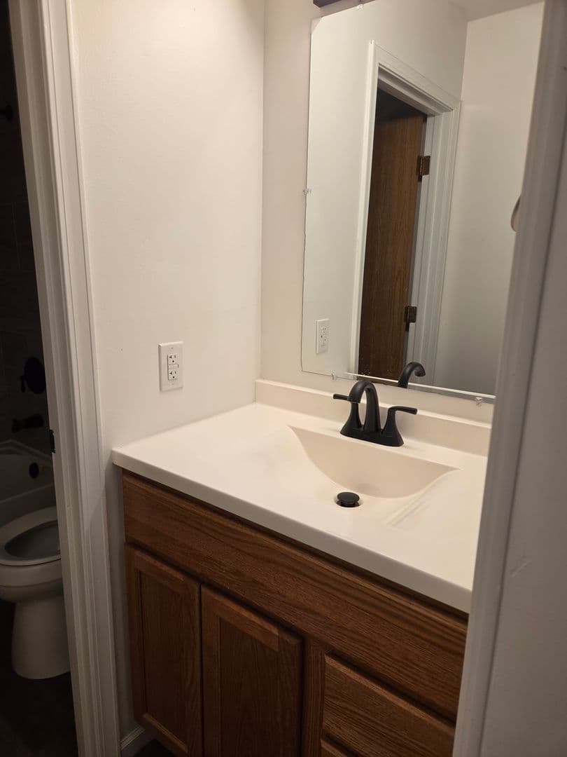 Pacific Apartment: 700 W Union Street