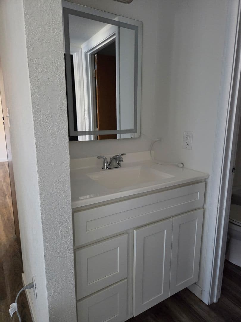 Pacific Apartment: 700 W Union Street