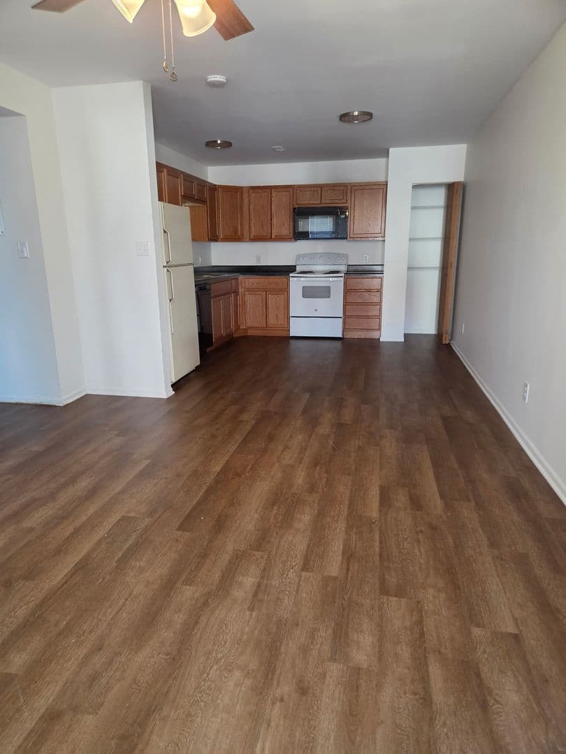 Pacific Apartment: 700 W Union Street
