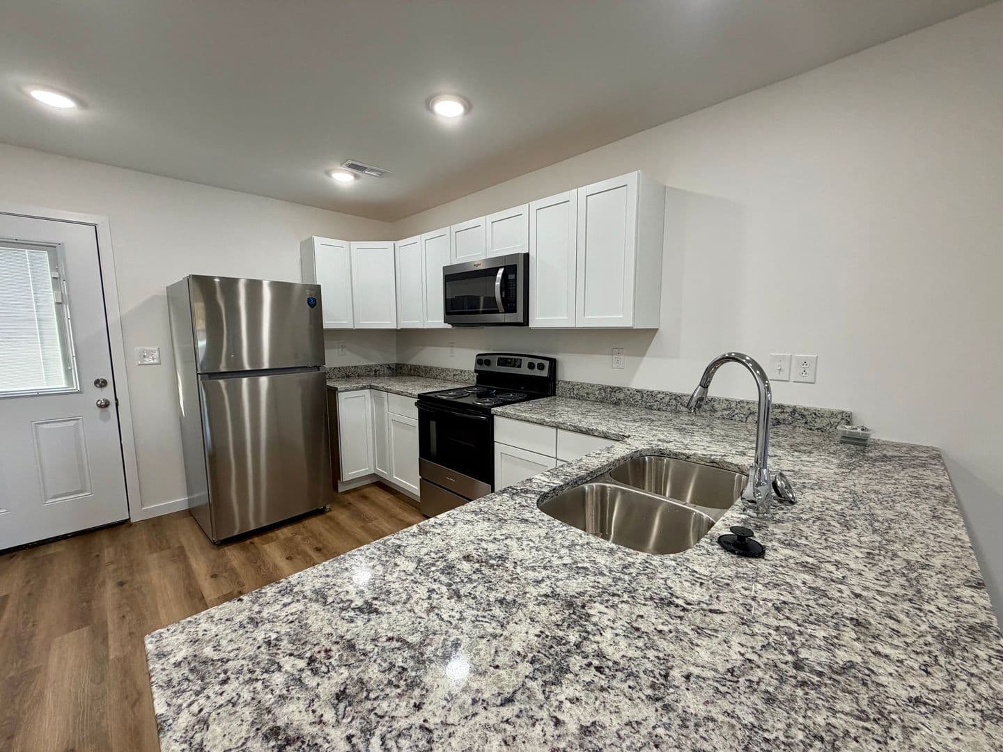 Sullivan Apartment: 211 North and South Road