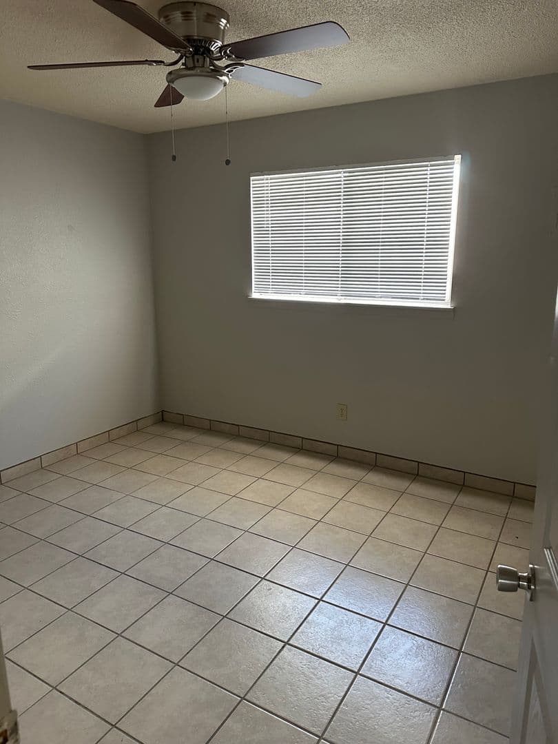 Las Cruces Apartment: 1305 Plain St