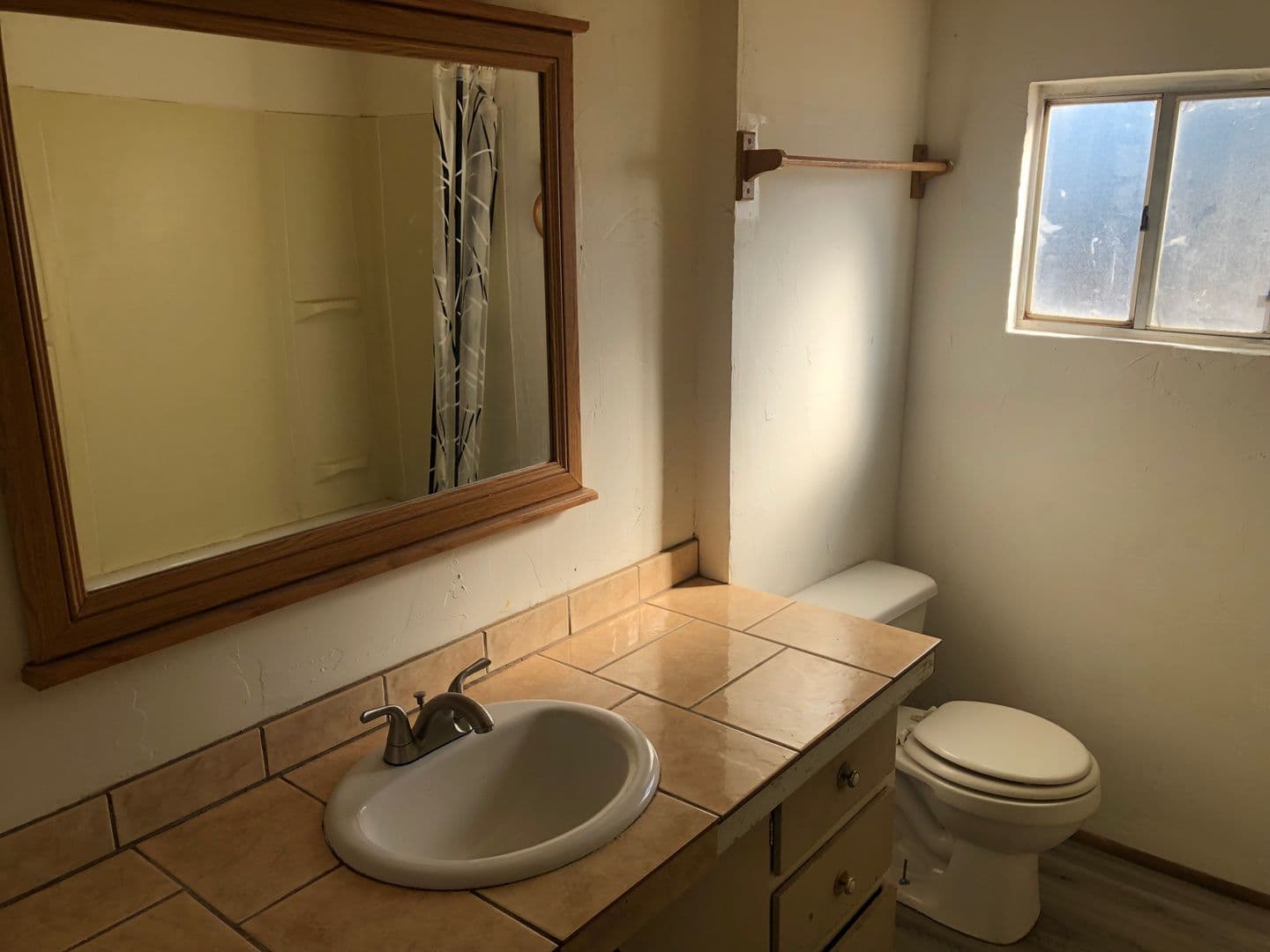 Las Cruces Apartment: 5215 Central Ave