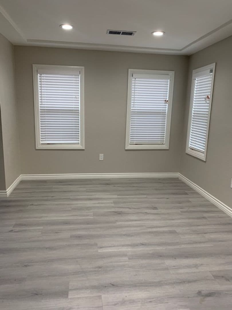 Bell Apartment: 6703 Vinevale Ave