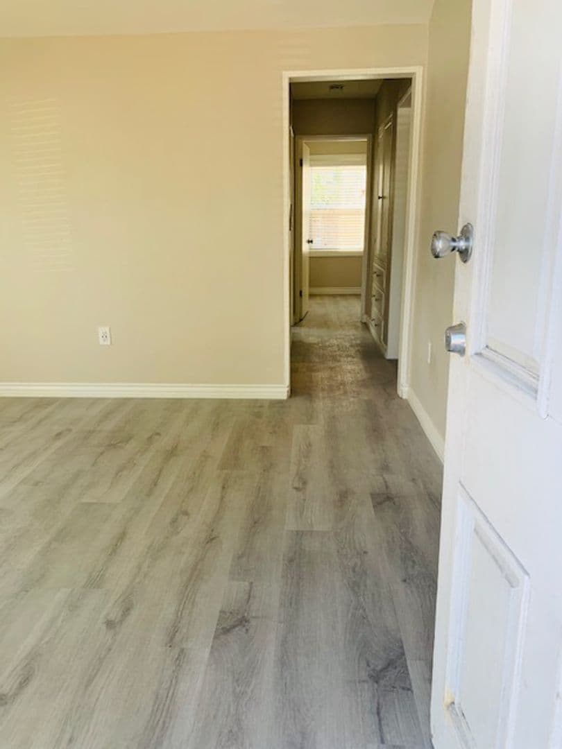 Bell Apartment: 6703 Vinevale Ave