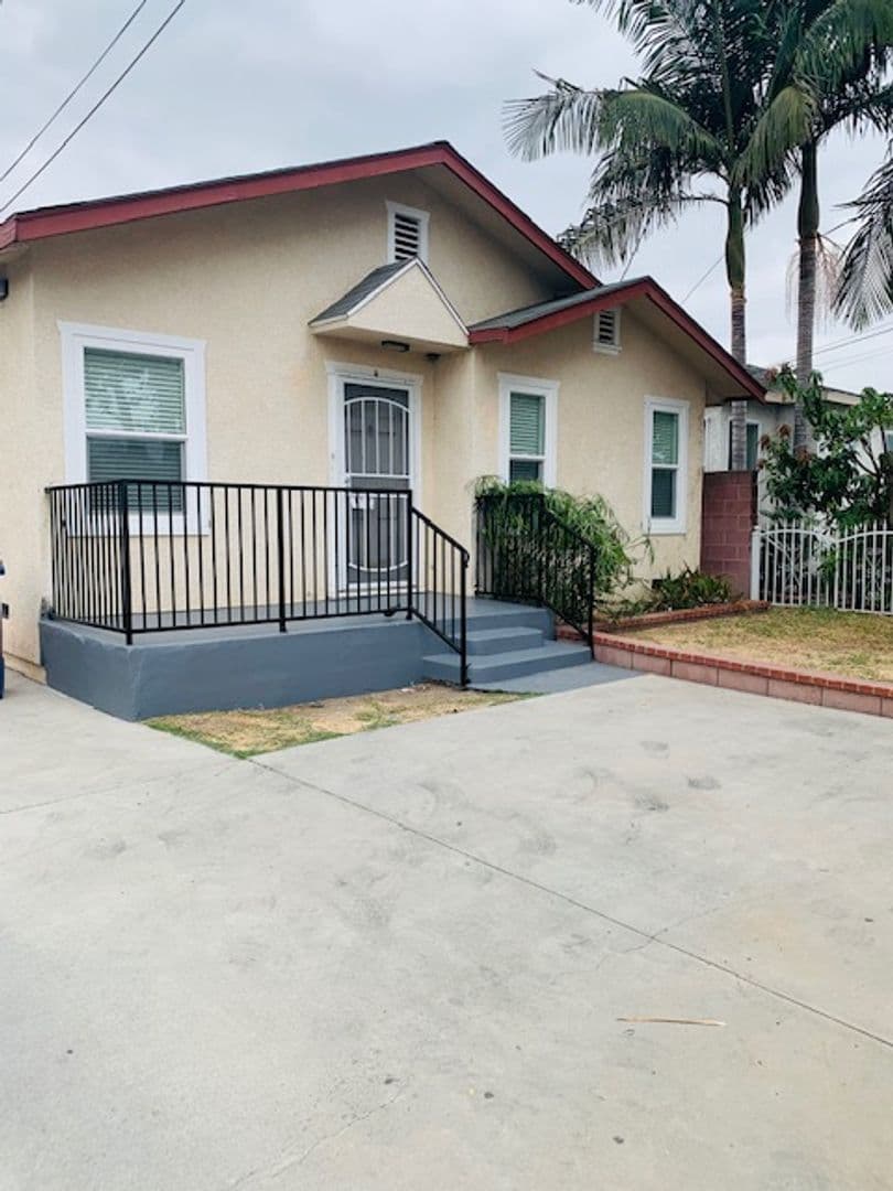 Bell Apartment: 6703 Vinevale Ave