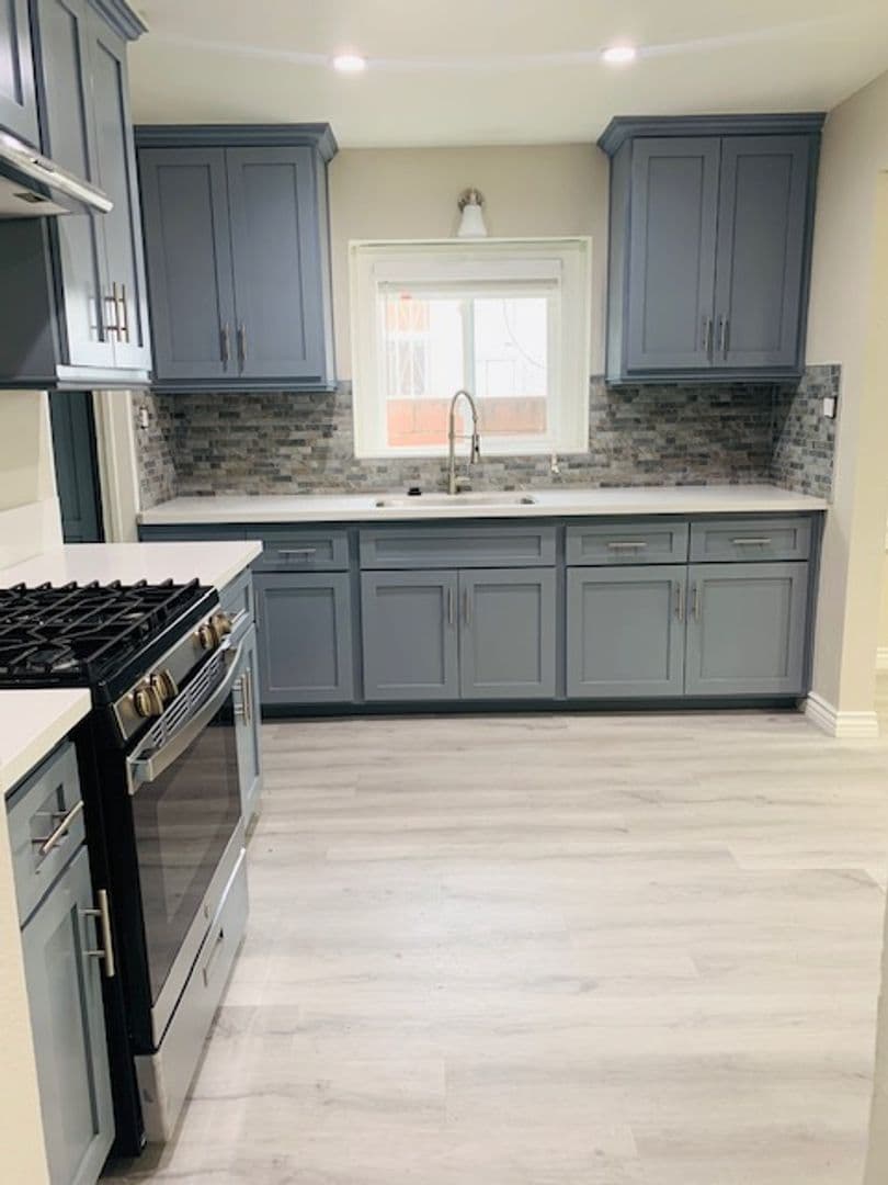 Bell Apartment: 6703 Vinevale Ave
