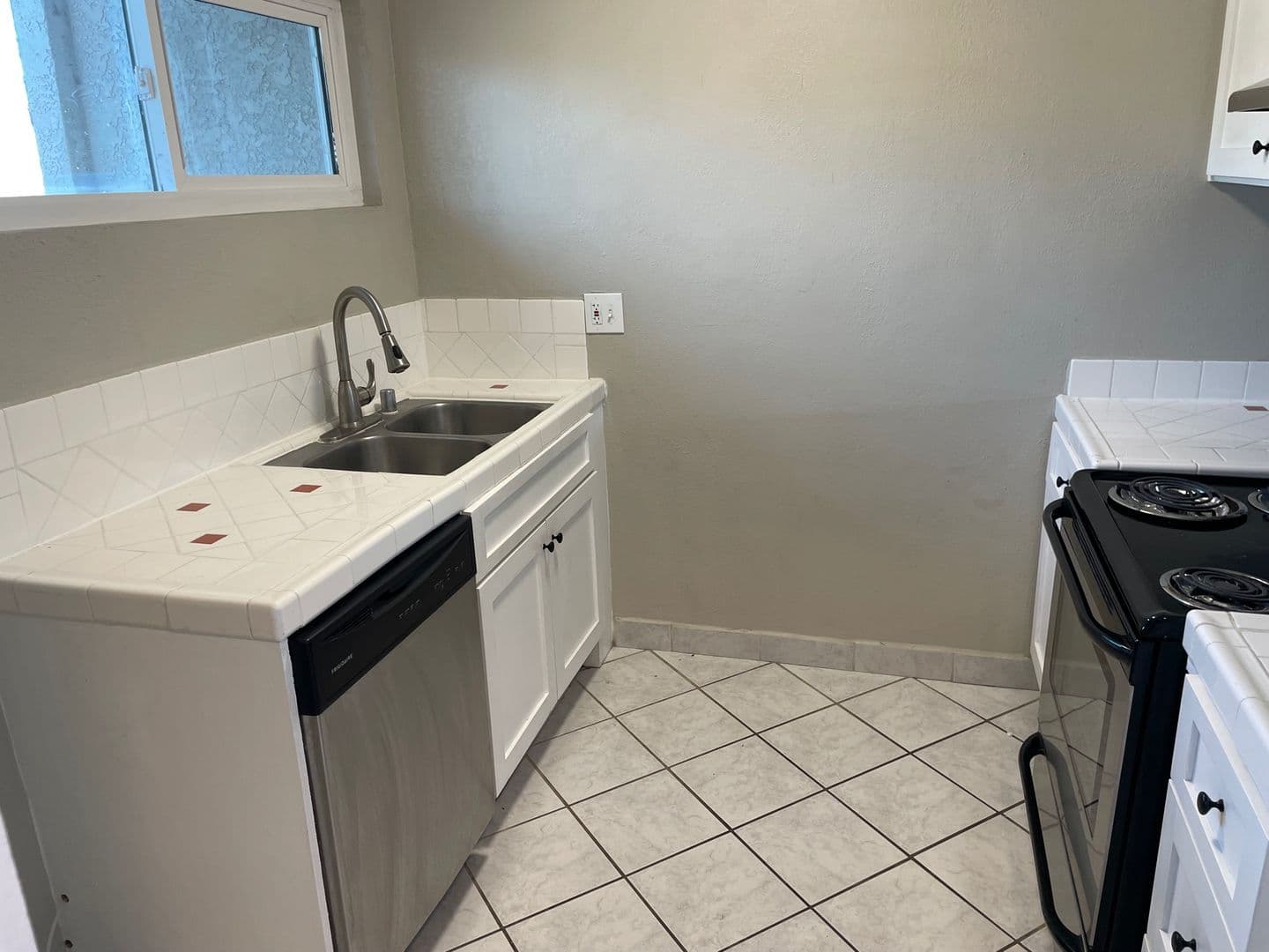 Lomita Apartment: 25822-25828 Walnut Street