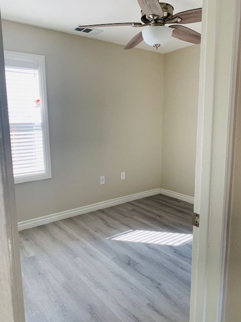 Bell Apartment: 6703 Vinevale Ave