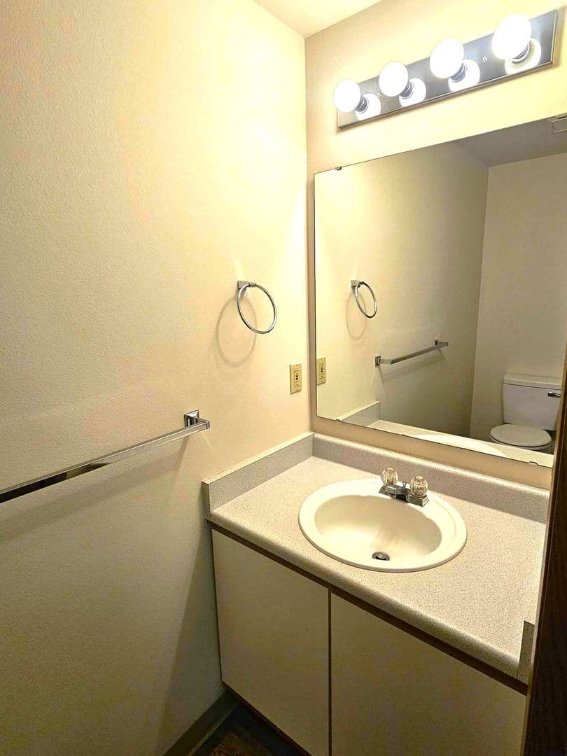 Auburn Apartment: 1110 18th St NE
