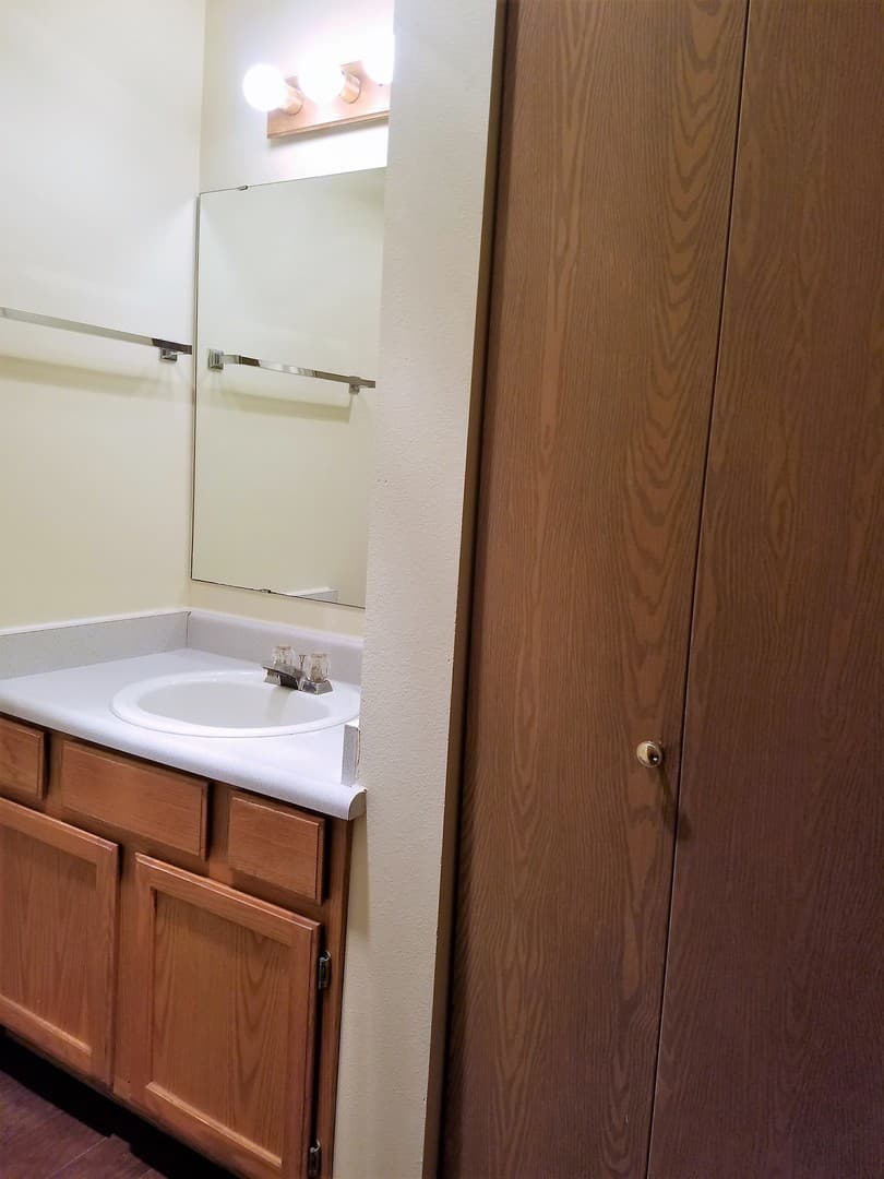 Auburn Apartment: 130 21st ST SE