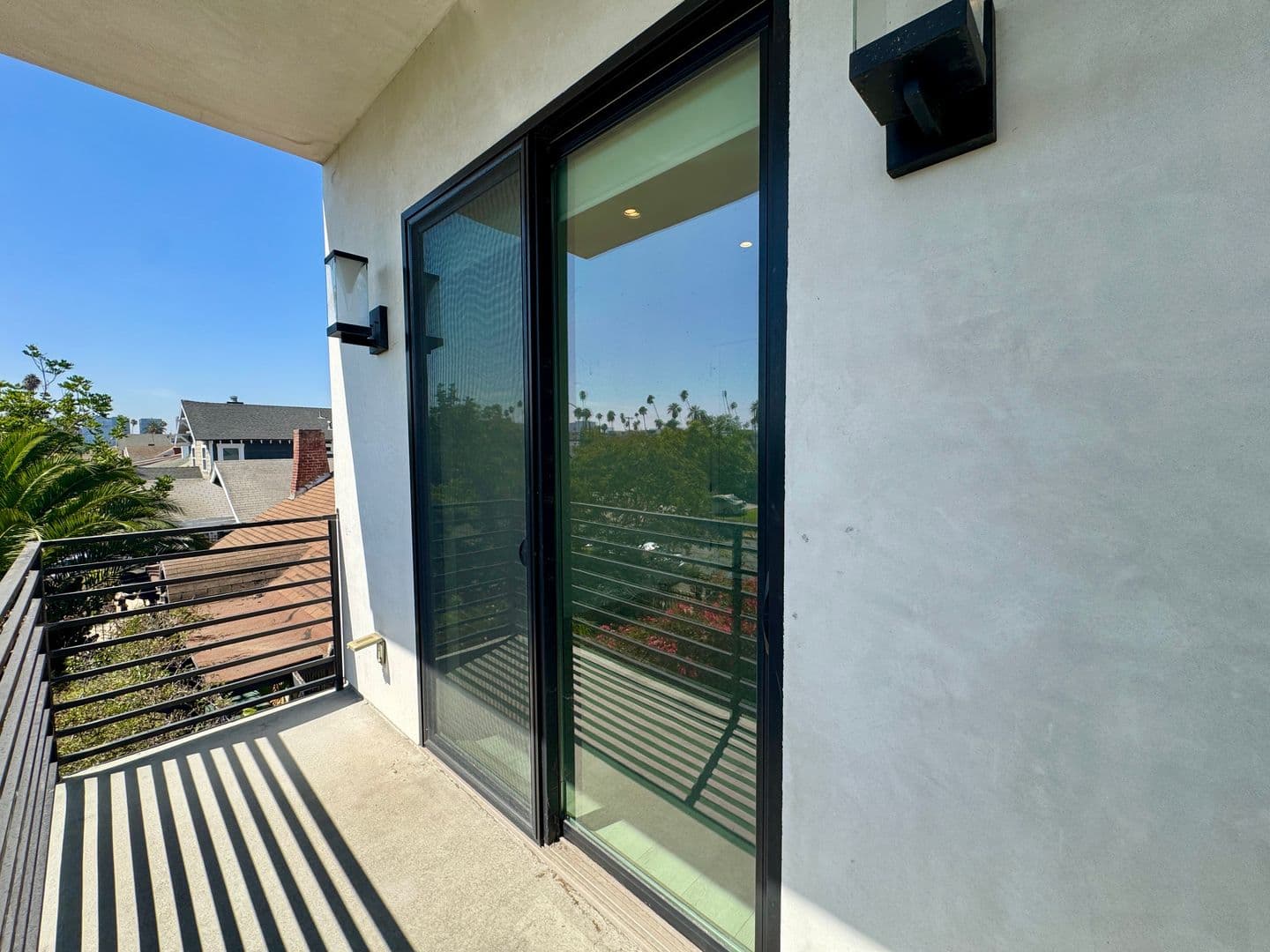 Los Angeles House: 143 N Ardmore Ave