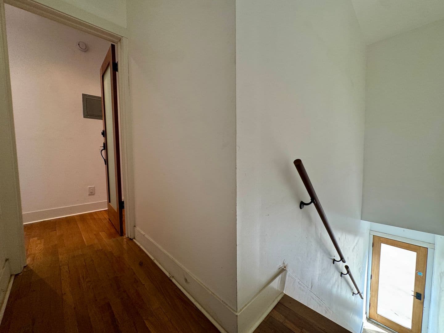 Los Angeles Apartment: 1216 N Kenmore Ave