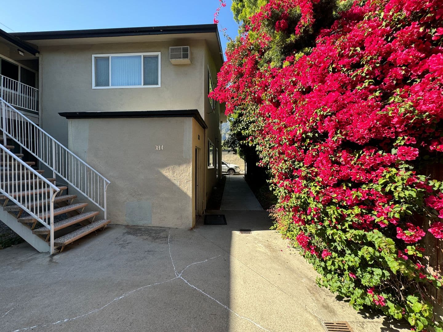 Sierra Madre Apartment: 157 Esperanza Ave.