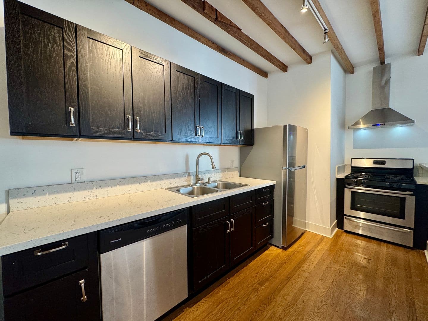 Los Angeles Apartment: 1216 N Kenmore Ave